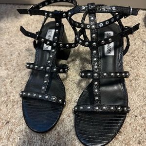Steve Madden 6.5 Black Metal Stud Sandals